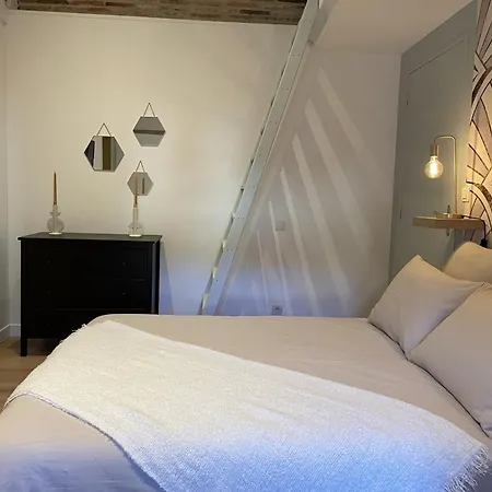 Sous L Oeil D Horus, De Charme Apartment